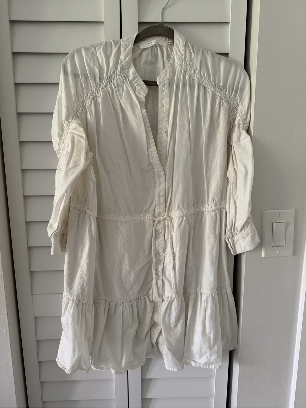 Astr White Button-Front Tiered Long-Sleeve Dress